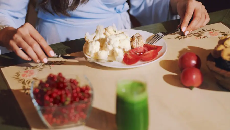 vegetarian-woman-sitting-at-the-table